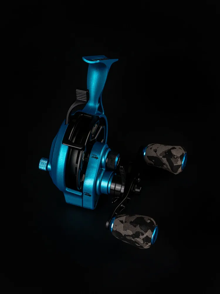 Катушка Relax Frozen Gen2 Matte 25  FRRM2 — крупный план
	                                    3