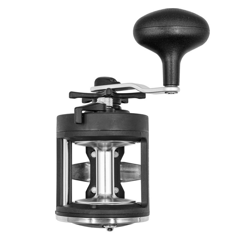 Катушка Okuma Classic Pro XP 302C  RH Trolling 24  XP-302C — крупный план
	                                    2