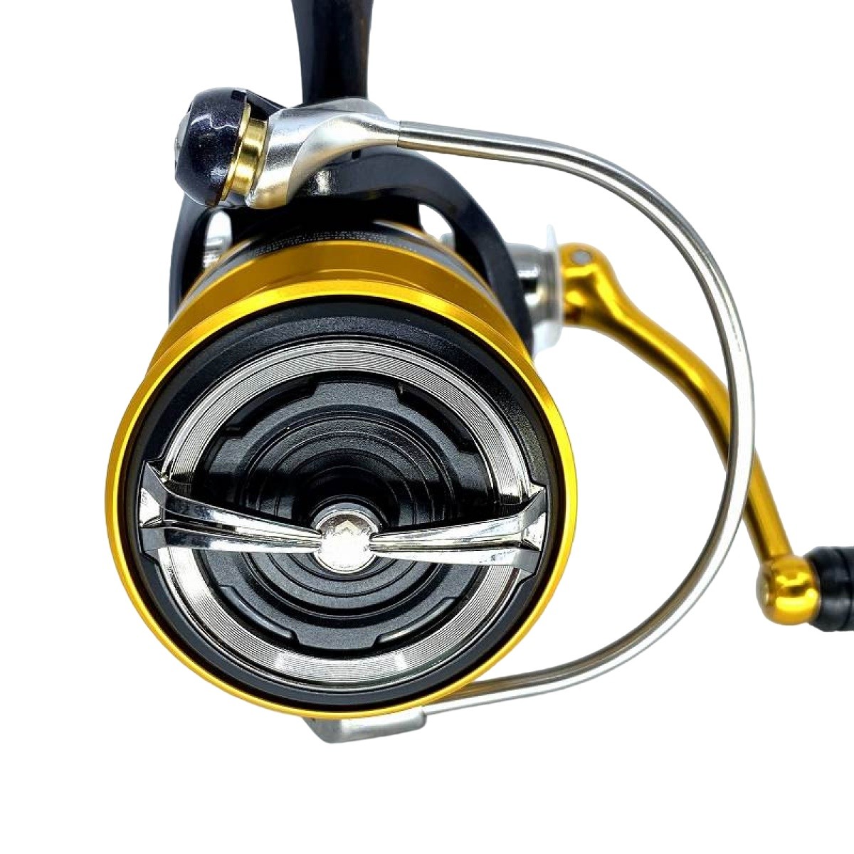 Катушка Daiwa Revros LT4000-CH  20 — крупный план
	                                    3