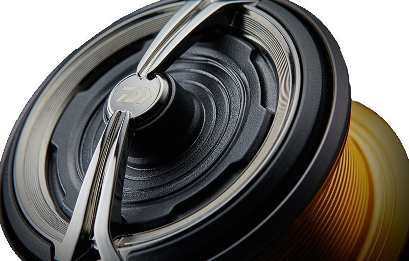 Катушка Daiwa Freams LT2500  21 — крупный план
	                                    1