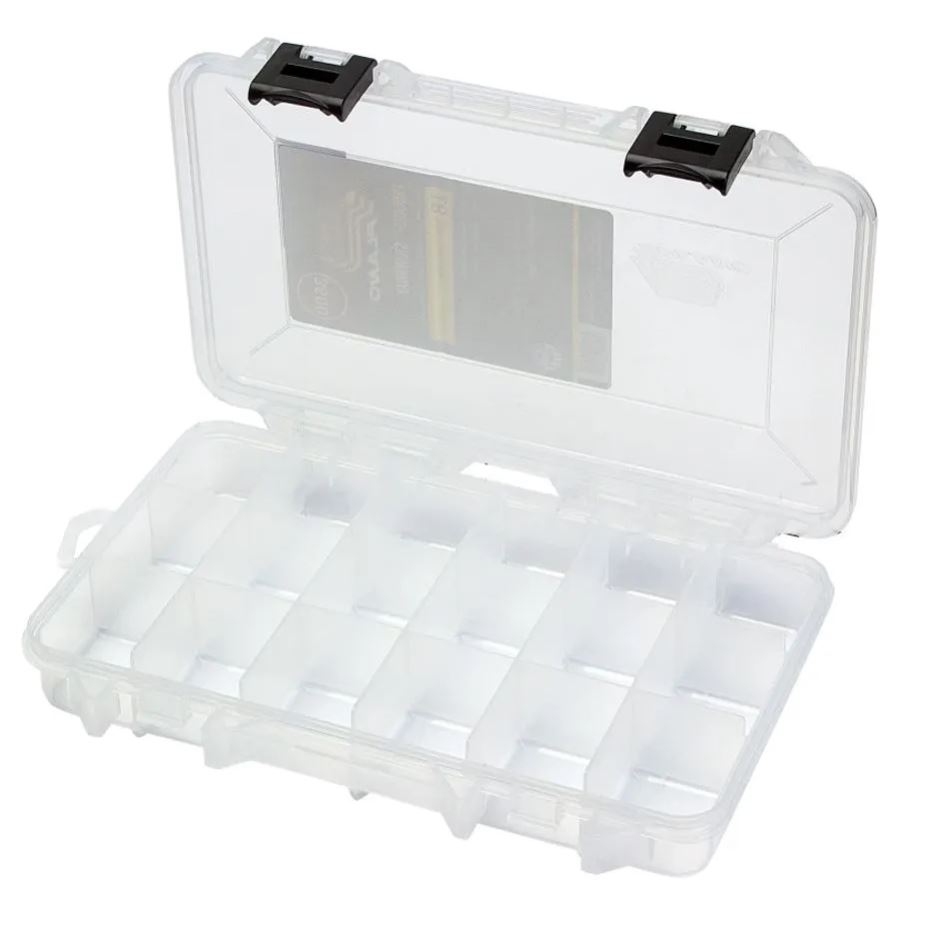 Коробка Plano 2361800 18 Comp W Tab P Clr Blkh Latch  27,6х18,6х4,4 см    PMC2361800 — крупный план
	                                    1