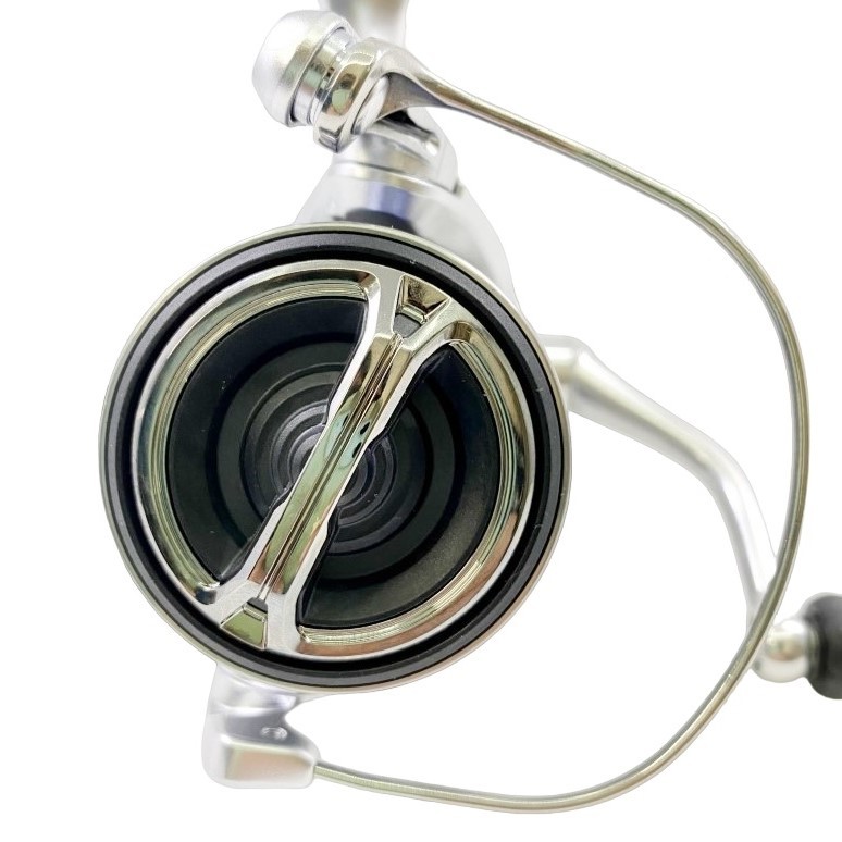 Катушка Shimano Stradic 2500S  23 — крупный план
	                                    2