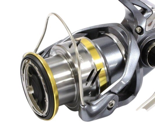 Катушка Shimano Ultegra 2500S  17  ULT2500S — крупный план
	                                    2