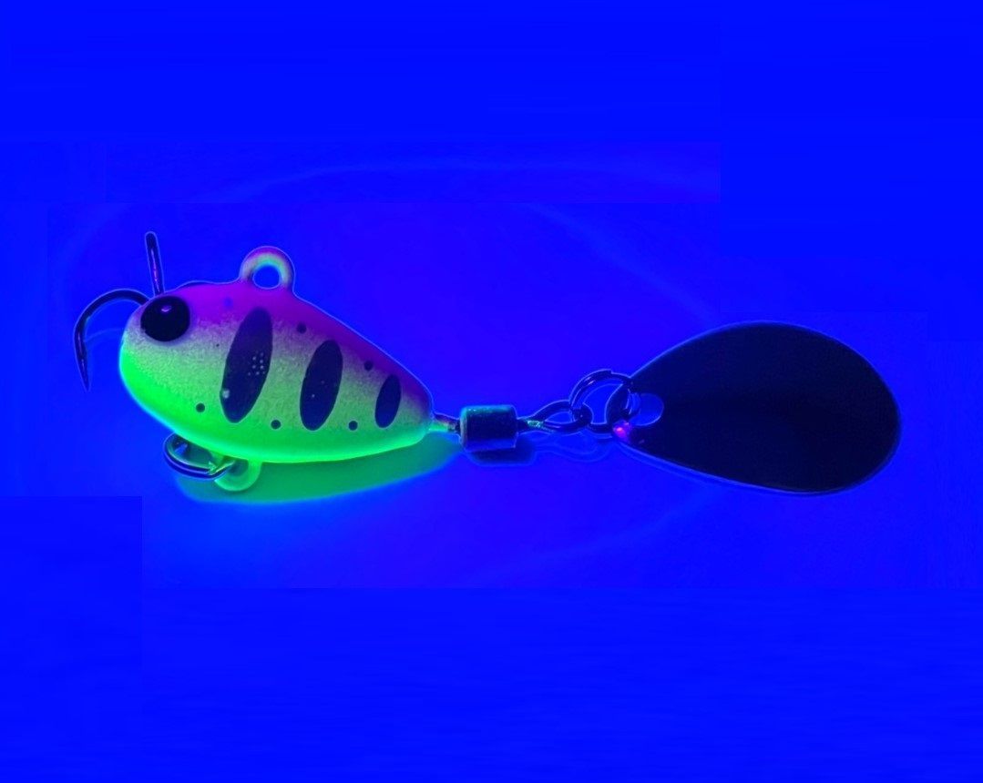 Тейл-спиннер UF Studio Hurricane 28 28 гр 70 мм Violet Chart   H28Vchart — крупный план
	                                    1