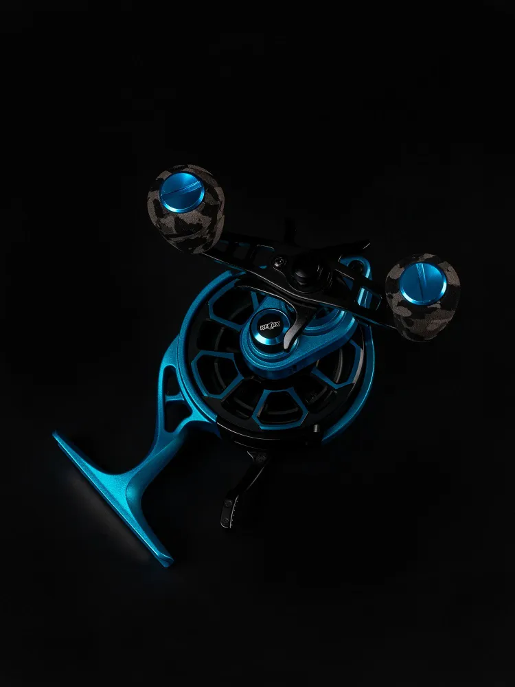 Катушка Relax Frozen Gen2 Matte 25  FRRM2 — крупный план
	                                    2