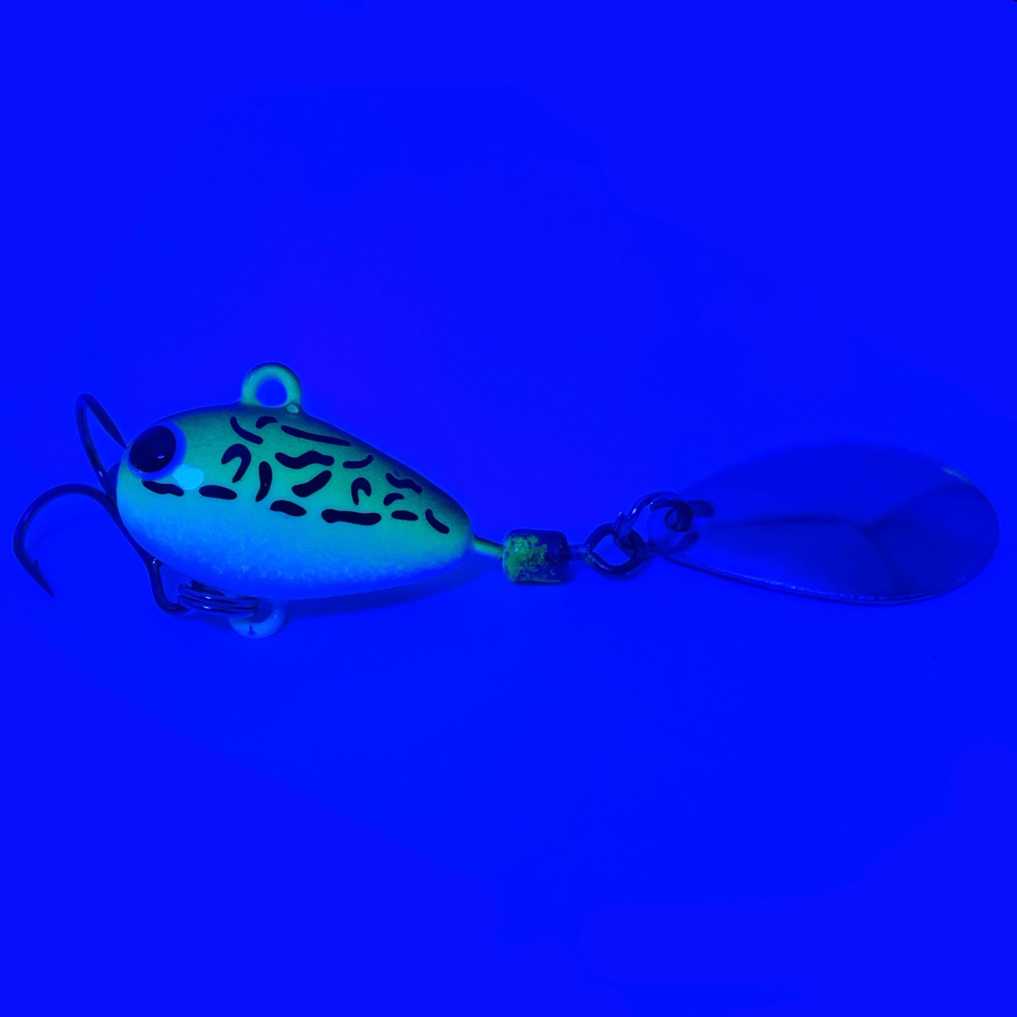 Тейл-спиннер UF Studio Hurricane 18 18 гр 65 мм GRIA Frog   H18Gfrog — крупный план
	                                    1