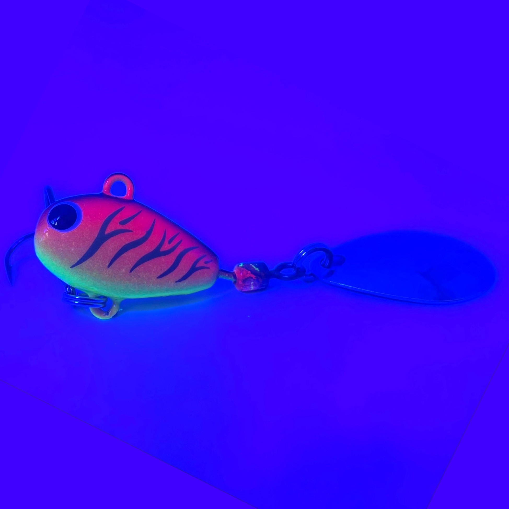 Тейл-спиннер UF Studio Hurricane 7.5 7,5 гр 50 мм Fire Tiger   H7.5Ftiger — крупный план
	                                    1