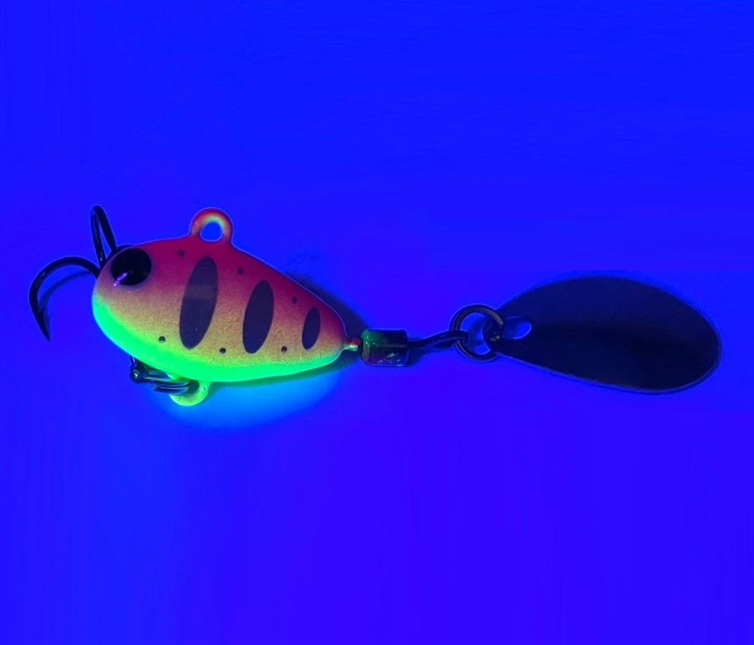 Тейл-спиннер UF Studio Hurricane 18 18 гр 65 мм Pink Chart   H18Pchart — крупный план
	                                    1