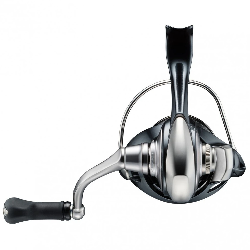 Катушка Daiwa Certate LT3000D  24 — крупный план
	                                    4