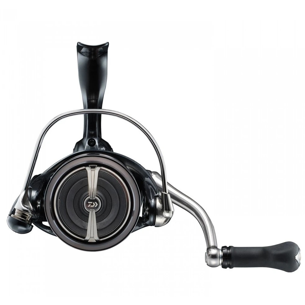 Катушка Daiwa Certate LT4000D-C  24 — крупный план
	                                    3